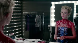 Actress Bloody Dress Mirror Reflection Wallpaper