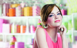 Actress Emma Stone Beauty Parlor Wallpaper