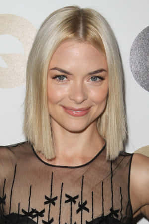 Actress Jaime King Dazzling In A Stylish Outfit Wallpaper