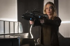 Actress Jeri Ryan In An Elegant Pose Wallpaper