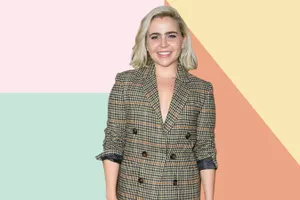 Actress Mae Whitman Posing Gracefully Wallpaper