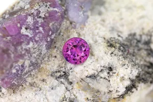 Adamant Purple Jewel Wallpaper