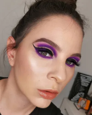 Add Some Sparkle To Your Eye Makeup With This Vibrant Purple Eye Shadow Wallpaper