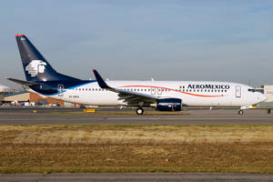 Aeromexico Airline Boeing 737-800 On Standby Wallpaper