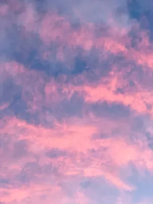 Aesthetic Sky Of Pink Wispy Clouds Wallpaper