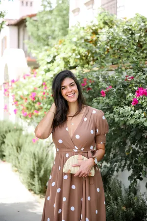 Aesthetic Vintage Brown Polka Dot Background Wallpaper