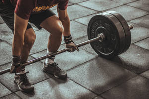 Aesthetic Weightlifting Man Wallpaper