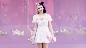 Aesthetic White Dress Of Melanie Martinez Wallpaper