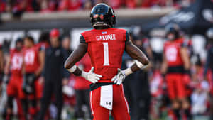 Ahmad Gardner Cincinnati Bearcats Arms Waist Wallpaper