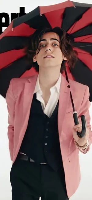 Aidan Gallagher In A Static Plea. Wallpaper