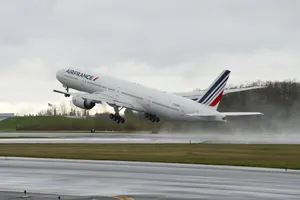 Air France Boeing Takeoffin Rain Wallpaper