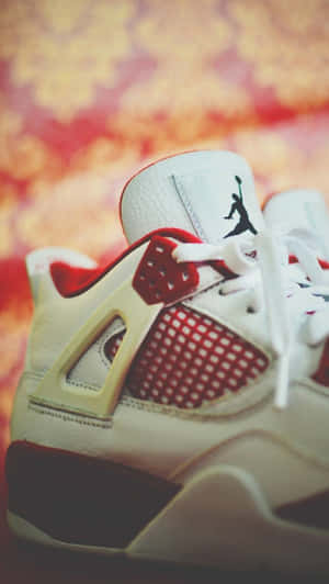 Air Jordan 4 Retro Alternate White & Red Wallpaper