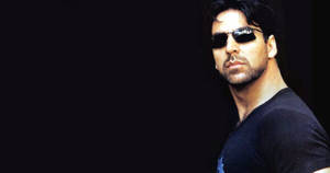 Akshay Kumar In Black Wallpaper