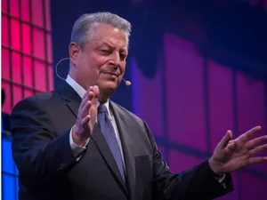 Al Gore Speaking With Hand Gestures Wallpaper