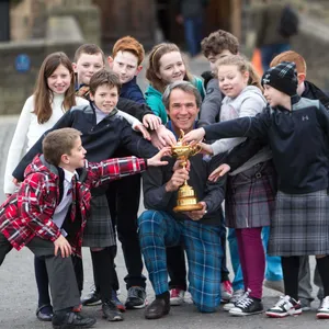 Alan Hansen Photo Op With Kids 2014 Wallpaper