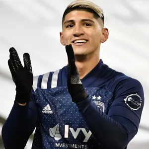 Alan Pulido Mexican Football Player Wallpaper