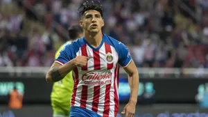 Alan Pulido Playing For Club Deportivo Guadalajara Wallpaper