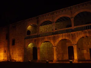 Alcazar De Colon Arches Brown Aesthetic Desktop Wallpaper