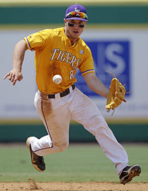 Alex Bregman Running Towards Baseball Tigers Uniform Wallpaper