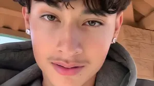 Alex Chino Close Up Wallpaper