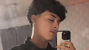 Alex Chino Selfie Style Wallpaper