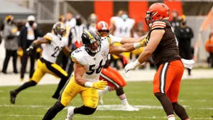 Alex Highsmith Steelers Defensive Play Wallpaper