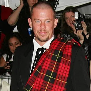 Alexander Mcqueen Fashion Deigner Red Scarf Wallpaper