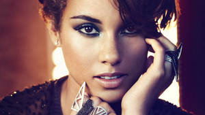 Alicia Keys With Short Hair Wallpaper