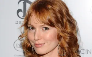Alicia Witt Elegant Portrait Wallpaper