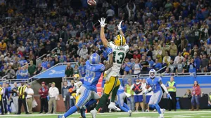 Allen Lazard Catching Football Wallpaper