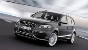 Alluring Audi Q7 In Stunning Style Wallpaper