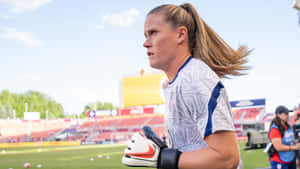 Alyssa Naeher In Action Wallpaper