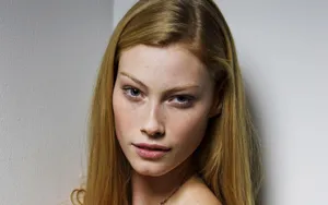 Alyssa Sutherland Intense Gaze Wallpaper