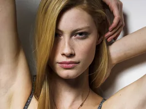 Alyssa Sutherland Intimate Portrait Wallpaper