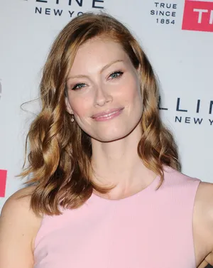 Alyssa Sutherland Pink Dress Event Wallpaper