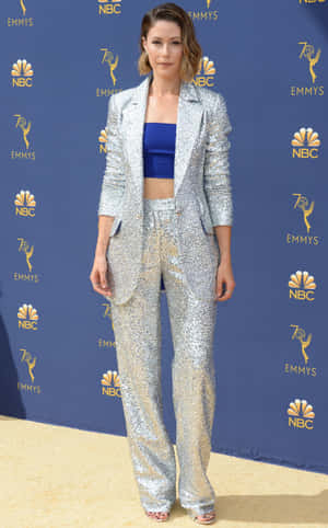 Amanda Crew Emmy Awards Sparkling Ensemble Wallpaper