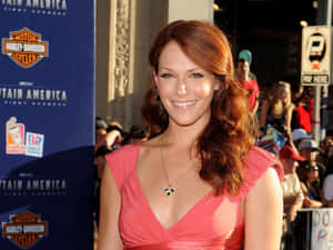 Amanda Righetti Red Carpet Smile Wallpaper