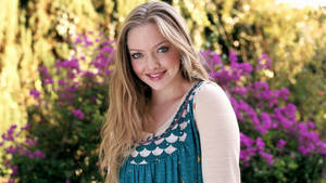 Amanda Seyfried Hollywood Actress Hd Wallpaper