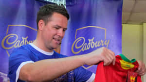 Amazed Footballer Michael Owen Cadbury Wallpaper