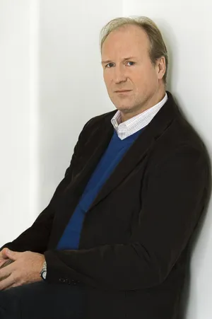 American Actor William Hurt Posing For A Photoshoot Wallpaper