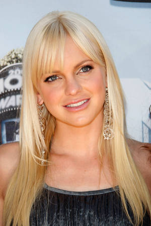 American Actress Anna Faris In Retro Gatsby Dress Wallpaper