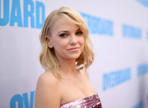 American Actress Anna Faris Overboard Premiere Wallpaper