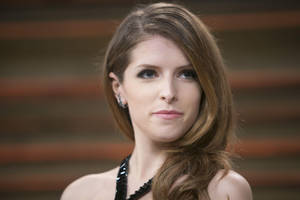 American Actress Anna Kendrick Close-up Shot Wallpaper