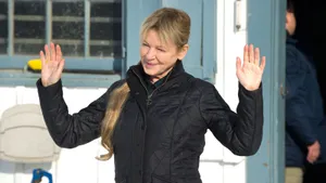 American Actress Dianne Wiest As Ruth Kipling Wallpaper