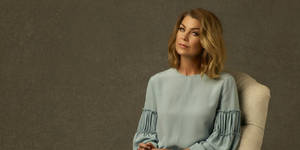 American Actress Ellen Pompeo Sitting Wallpaper