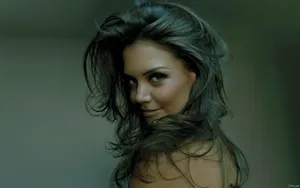 American Actress Katie Holmes Dressed Elegant At An Editorial Photoshoot Wallpaper