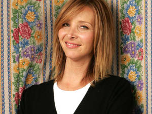 American Actress Lisa Kudrow Wallpaper