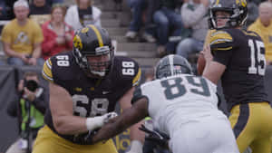 American Football Guard Brandon Scherff In Defensive Stance Wallpaper