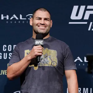 American Wrestler Cain Velasquez Ufc Press 2016 Wallpaper