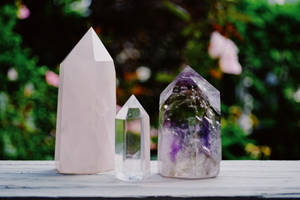 Amethyst Single Pointed Tower Wallpaper